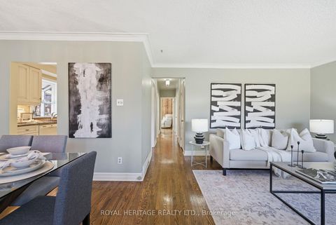 Photo 3 at 33 Willowhurst Crescent, Maryvale, Toronto