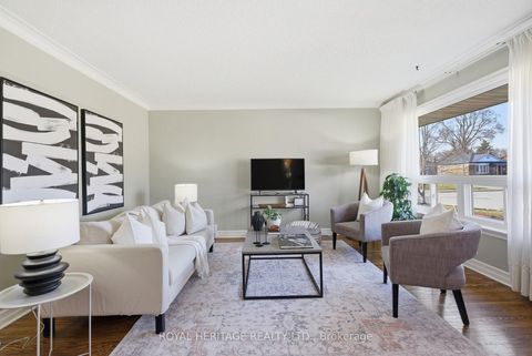 Photo 4 at 33 Willowhurst Crescent, Maryvale, Toronto