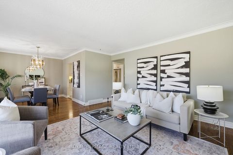 Photo 7 at 33 Willowhurst Crescent, Maryvale, Toronto