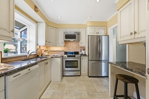 Photo 11 at 33 Willowhurst Crescent, Maryvale, Toronto