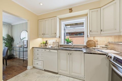 Photo 13 at 33 Willowhurst Crescent, Maryvale, Toronto