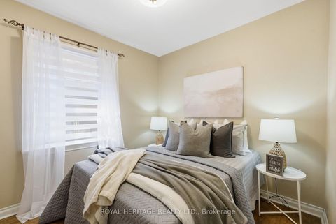 Photo 15 at 33 Willowhurst Crescent, Maryvale, Toronto