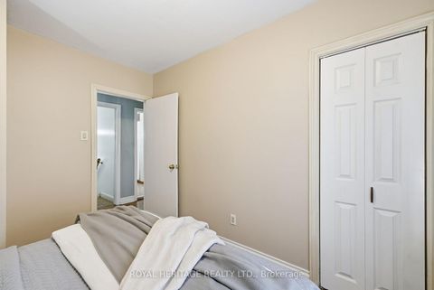 Photo 16 at 33 Willowhurst Crescent, Maryvale, Toronto