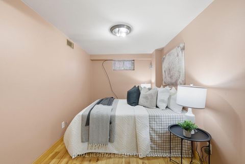 Photo 34 at 33 Willowhurst Crescent, Maryvale, Toronto