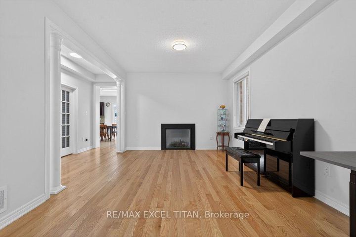 Photo 3 at 17 Tysonville Circle, Northwest Brampton, Brampton