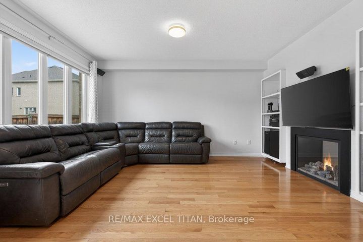 Photo 5 at 17 Tysonville Circle, Northwest Brampton, Brampton