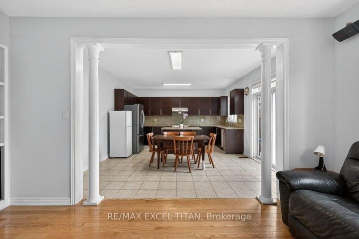 Photo 7 at 17 Tysonville Circle, Northwest Brampton, Brampton