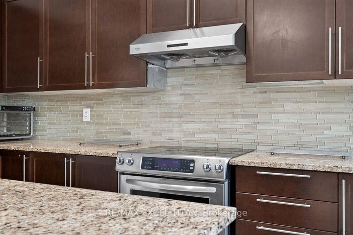 Photo 10 at 17 Tysonville Circle, Northwest Brampton, Brampton