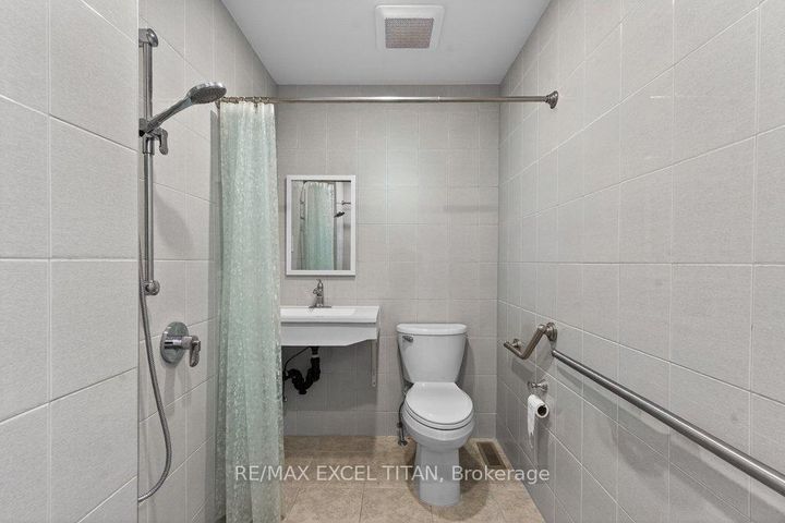 Photo 12 at 17 Tysonville Circle, Northwest Brampton, Brampton