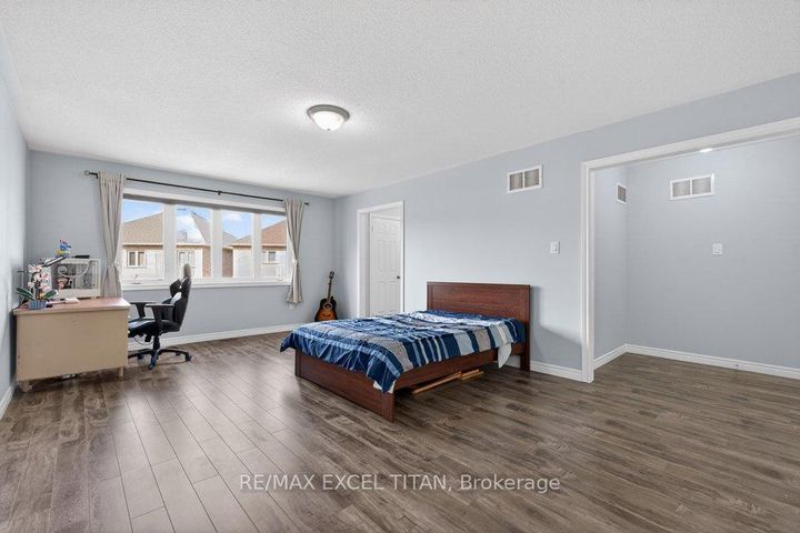 Photo 14 at 17 Tysonville Circle, Northwest Brampton, Brampton