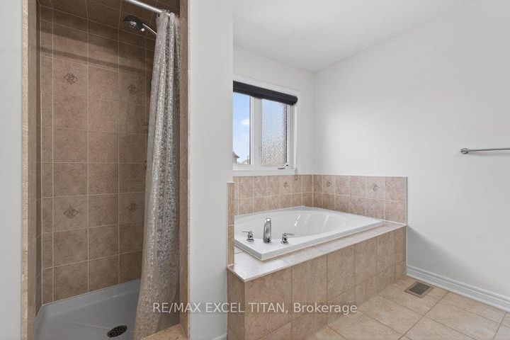 Photo 16 at 17 Tysonville Circle, Northwest Brampton, Brampton