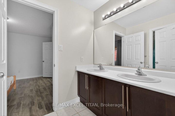 Photo 21 at 17 Tysonville Circle, Northwest Brampton, Brampton