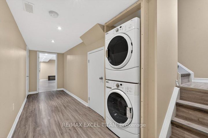 Photo 23 at 17 Tysonville Circle, Northwest Brampton, Brampton