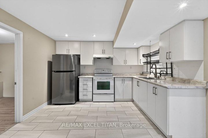 Photo 25 at 17 Tysonville Circle, Northwest Brampton, Brampton