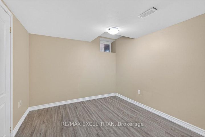 Photo 27 at 17 Tysonville Circle, Northwest Brampton, Brampton