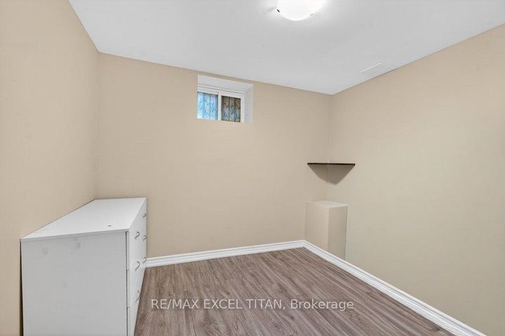 Photo 28 at 17 Tysonville Circle, Northwest Brampton, Brampton