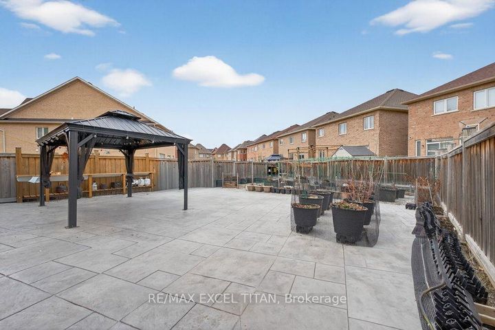 Photo 31 at 17 Tysonville Circle, Northwest Brampton, Brampton