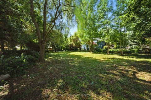 Photo 6 at 136A Metro Road N, Historic Lakeshore Communities, Georgina