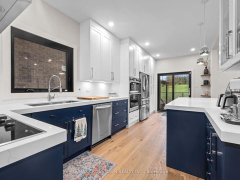 Photo 9 at 109 Golden Gate Circle, Sonoma Heights, Vaughan