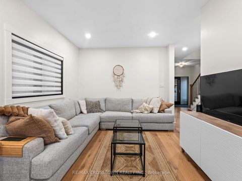 Photo 10 at 109 Golden Gate Circle, Sonoma Heights, Vaughan