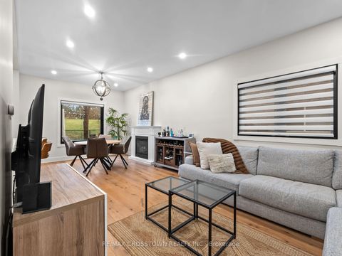 Photo 11 at 109 Golden Gate Circle, Sonoma Heights, Vaughan