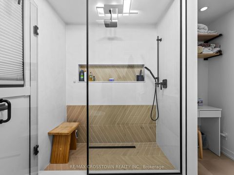 Photo 13 at 109 Golden Gate Circle, Sonoma Heights, Vaughan