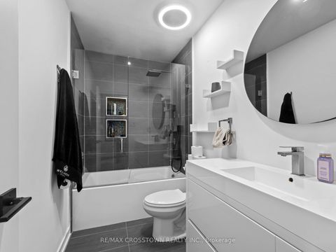 Photo 15 at 109 Golden Gate Circle, Sonoma Heights, Vaughan