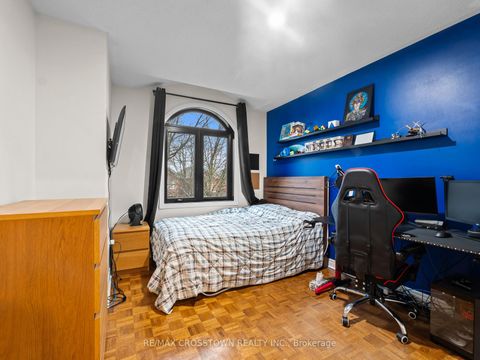 Photo 16 at 109 Golden Gate Circle, Sonoma Heights, Vaughan