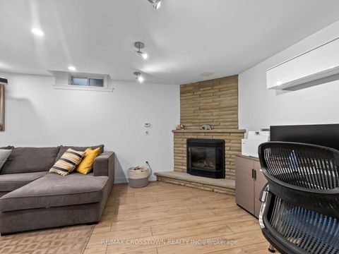 Photo 18 at 109 Golden Gate Circle, Sonoma Heights, Vaughan