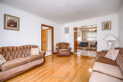 Photo 8 at 6 Dalrymple Drive, Smythe, Toronto