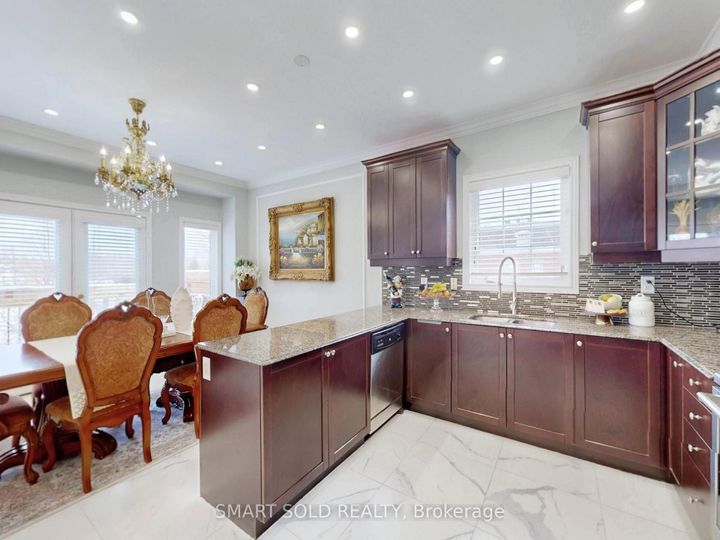 Photo 7 at 72 Headwater Crescent, Oak Ridges Lake Wilcox, Richmond Hill