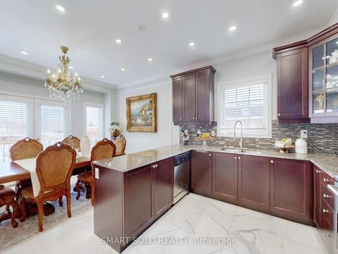 Photo 7 at 72 Headwater Crescent, Oak Ridges Lake Wilcox, Richmond Hill