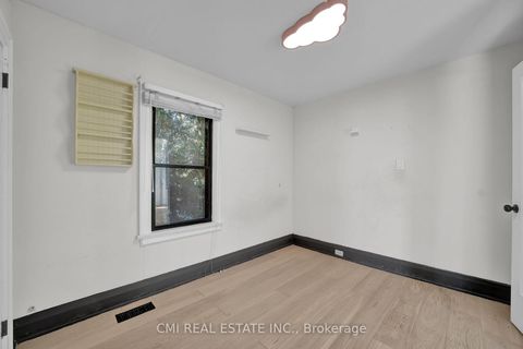 Photo 18 at 153 Clarence Street, West Woodbridge, Vaughan