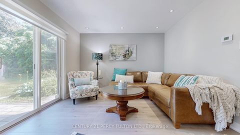 Photo 2 at 158 Holm Crescent, Willowbrook, Markham