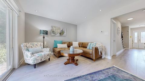 Photo 4 at 158 Holm Crescent, Willowbrook, Markham