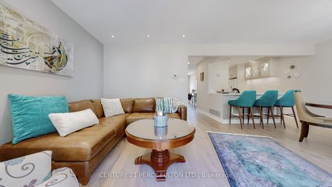 Photo 5 at 158 Holm Crescent, Willowbrook, Markham