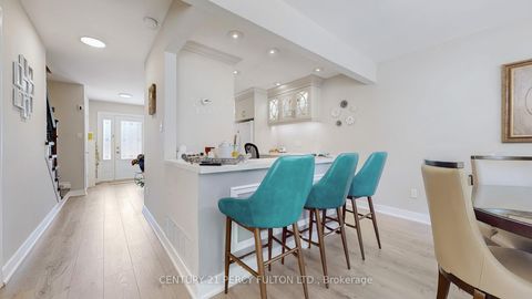 Photo 6 at 158 Holm Crescent, Willowbrook, Markham