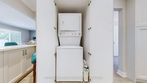 Photo 8 at 158 Holm Crescent, Willowbrook, Markham