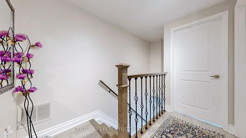 Photo 10 at 158 Holm Crescent, Willowbrook, Markham
