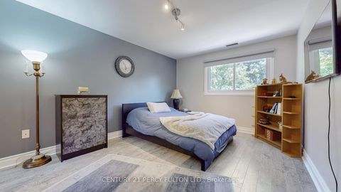 Photo 13 at 158 Holm Crescent, Willowbrook, Markham