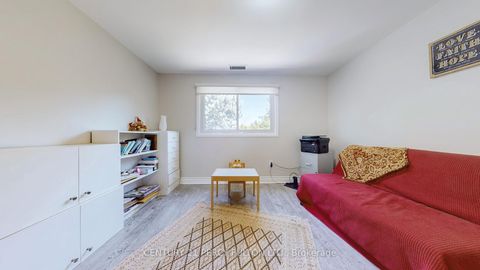 Photo 15 at 158 Holm Crescent, Willowbrook, Markham