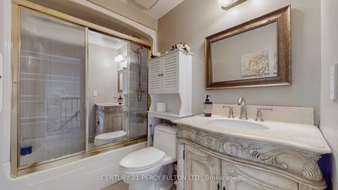 Photo 16 at 158 Holm Crescent, Willowbrook, Markham