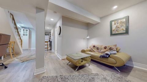 Photo 17 at 158 Holm Crescent, Willowbrook, Markham