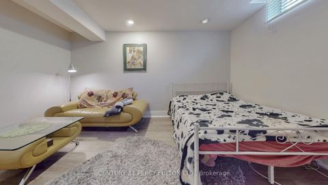 Photo 19 at 158 Holm Crescent, Willowbrook, Markham