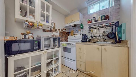 Photo 22 at 158 Holm Crescent, Willowbrook, Markham