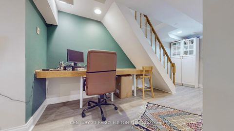 Photo 23 at 158 Holm Crescent, Willowbrook, Markham