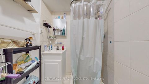 Photo 25 at 158 Holm Crescent, Willowbrook, Markham