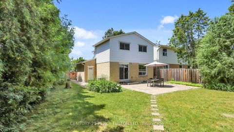 Photo 28 at 158 Holm Crescent, Willowbrook, Markham