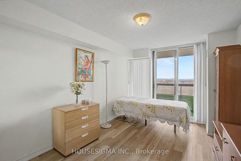 Photo 13 at 711 - 9 Northern Hts Drive, Langstaff, Richmond Hill