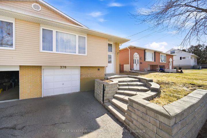 Photo 1 at 376 Agar Avenue, Bradford, Bradford West Gwillimbury